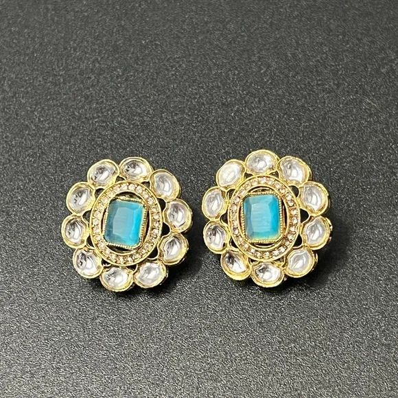 Blue studs - Picture 2 of 2